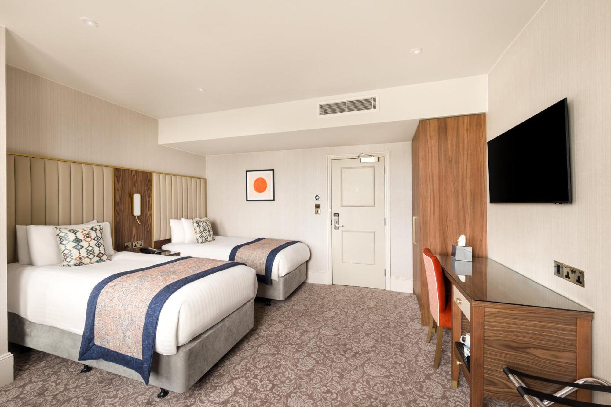 Voco The Clifton Folkestone By Ihg Hotel Exterior photo